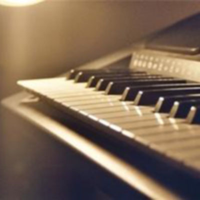¿Quieres aprender piano en ICZ Bolivia?